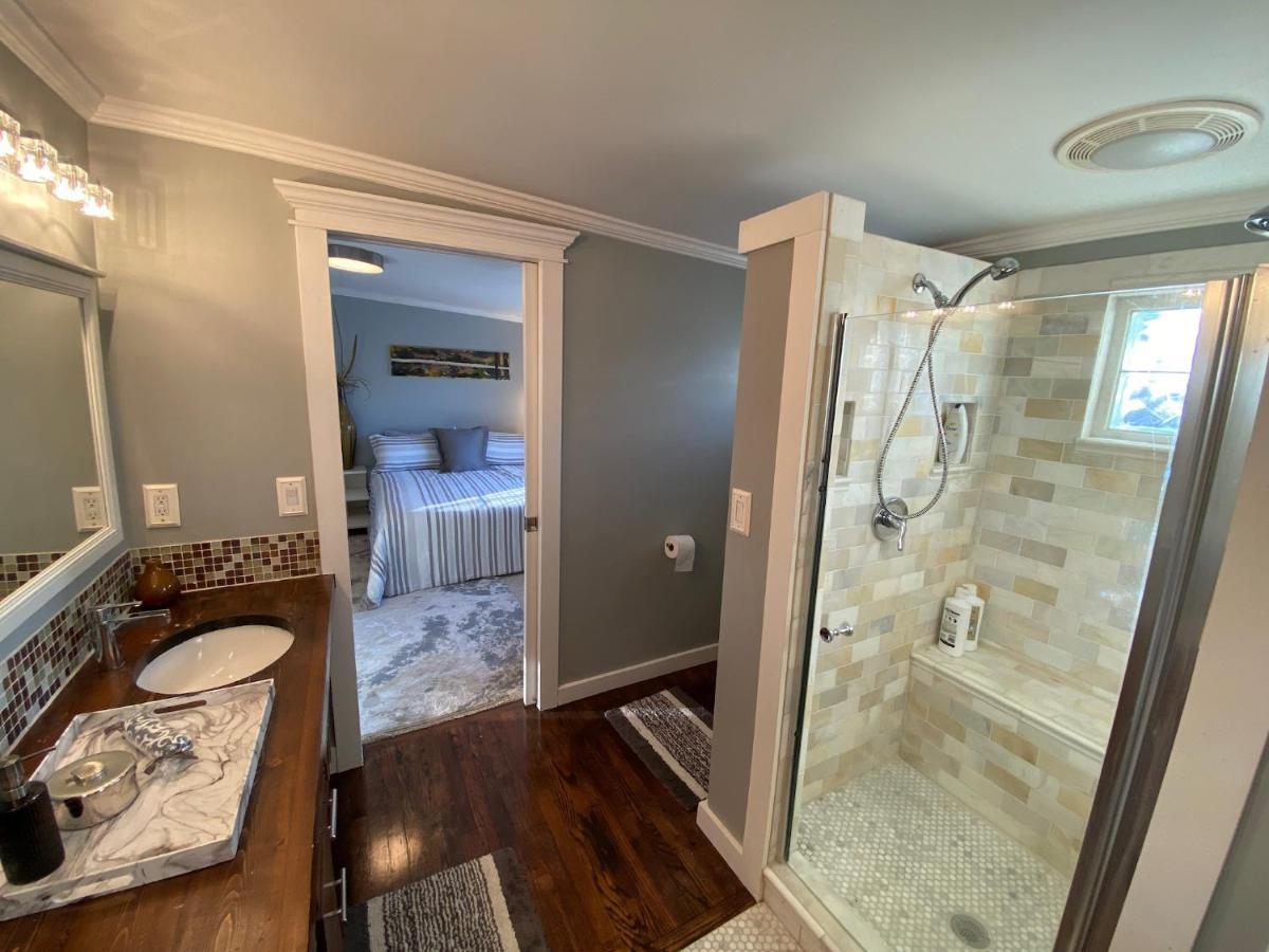 Here It Is! Cool Cape Cod-3 Br-2.5 Bath-12 Guests Olathe Exterior foto
