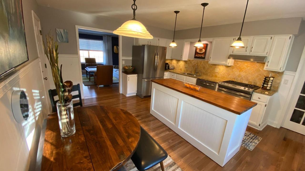 Here It Is! Cool Cape Cod-3 Br-2.5 Bath-12 Guests Olathe Exterior foto