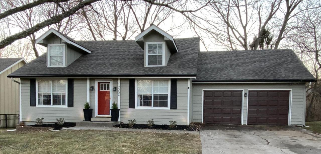 Here It Is! Cool Cape Cod-3 Br-2.5 Bath-12 Guests Olathe Exterior foto