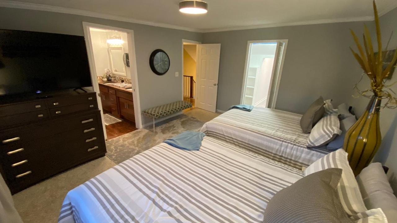 Here It Is! Cool Cape Cod-3 Br-2.5 Bath-12 Guests Olathe Exterior foto